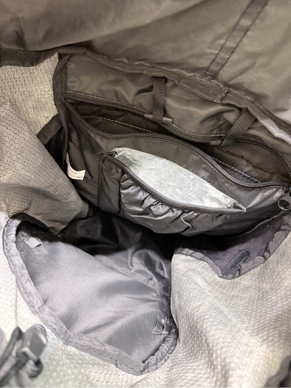 Men's Swiss Gear Gray & Black Hiking Backpack w/ Red Accent Used One Trip 🔥 - Picture 4 of 8